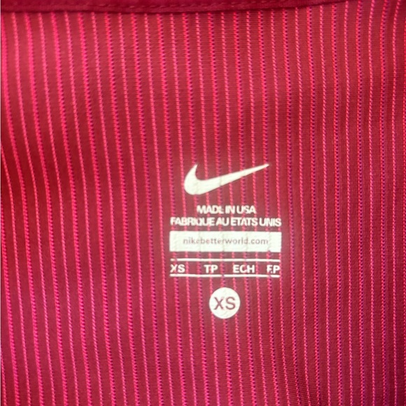 Nike Women’s quarter zip pullover - like new! - Picture 5 of 7
